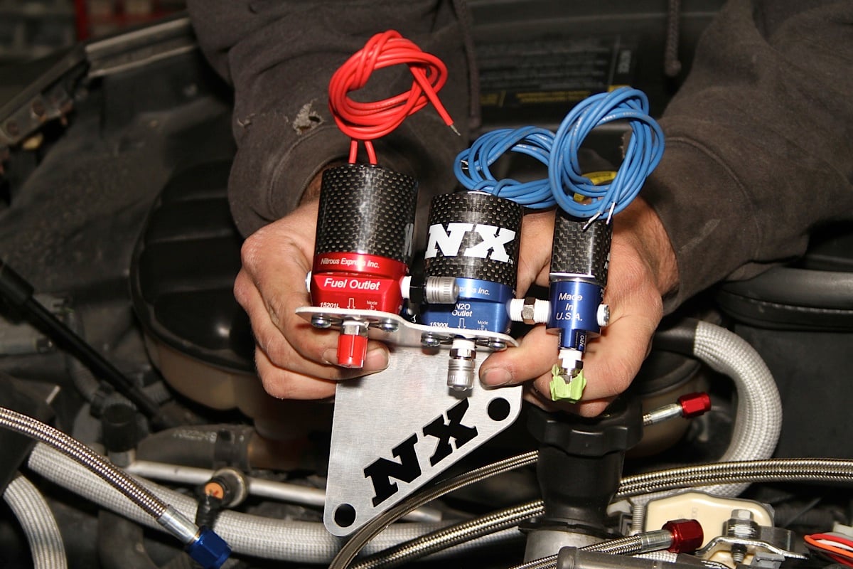 Nitrous Express 3-Bolt LS Plate System: Putting the Squeeze on Y2k
