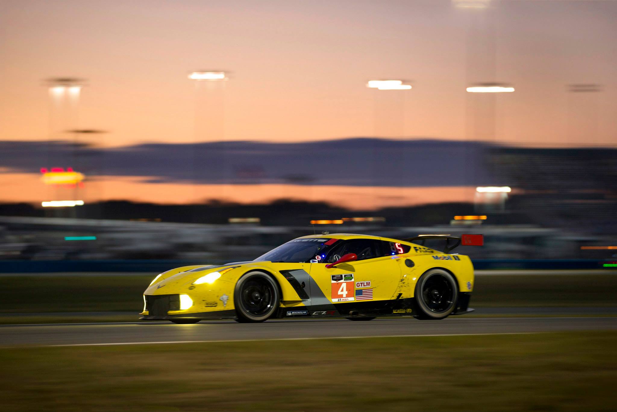 Corvette Racing Gets Disappointing Start to 2014 ALMS at Rolex 24