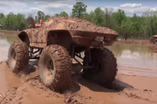 Video: Ever Wonder What A Split-Window Looks Like With 54" Tires?