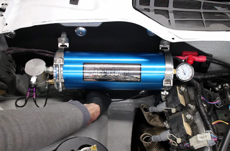 Video: Installing A Canton Racing Accusump Oil Accumulator